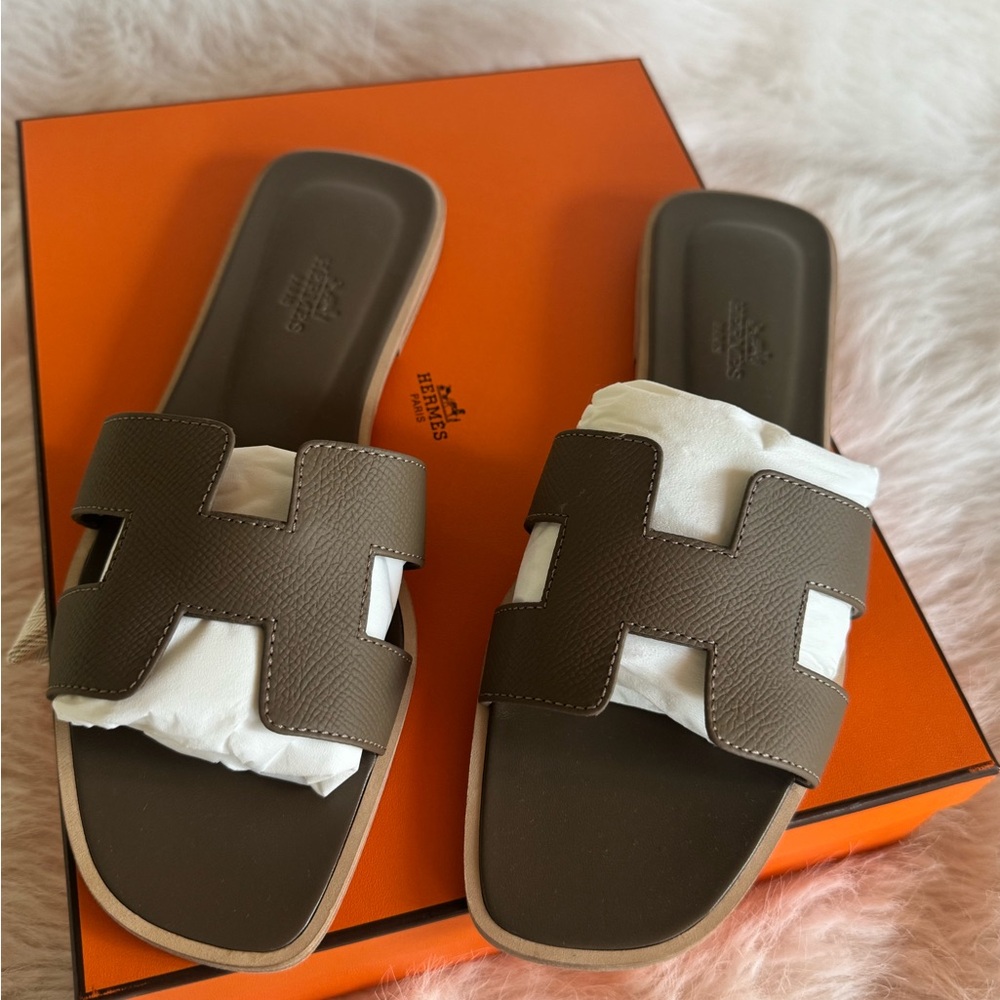 Hermes Etoupe Orans size 38 BNIB (800)